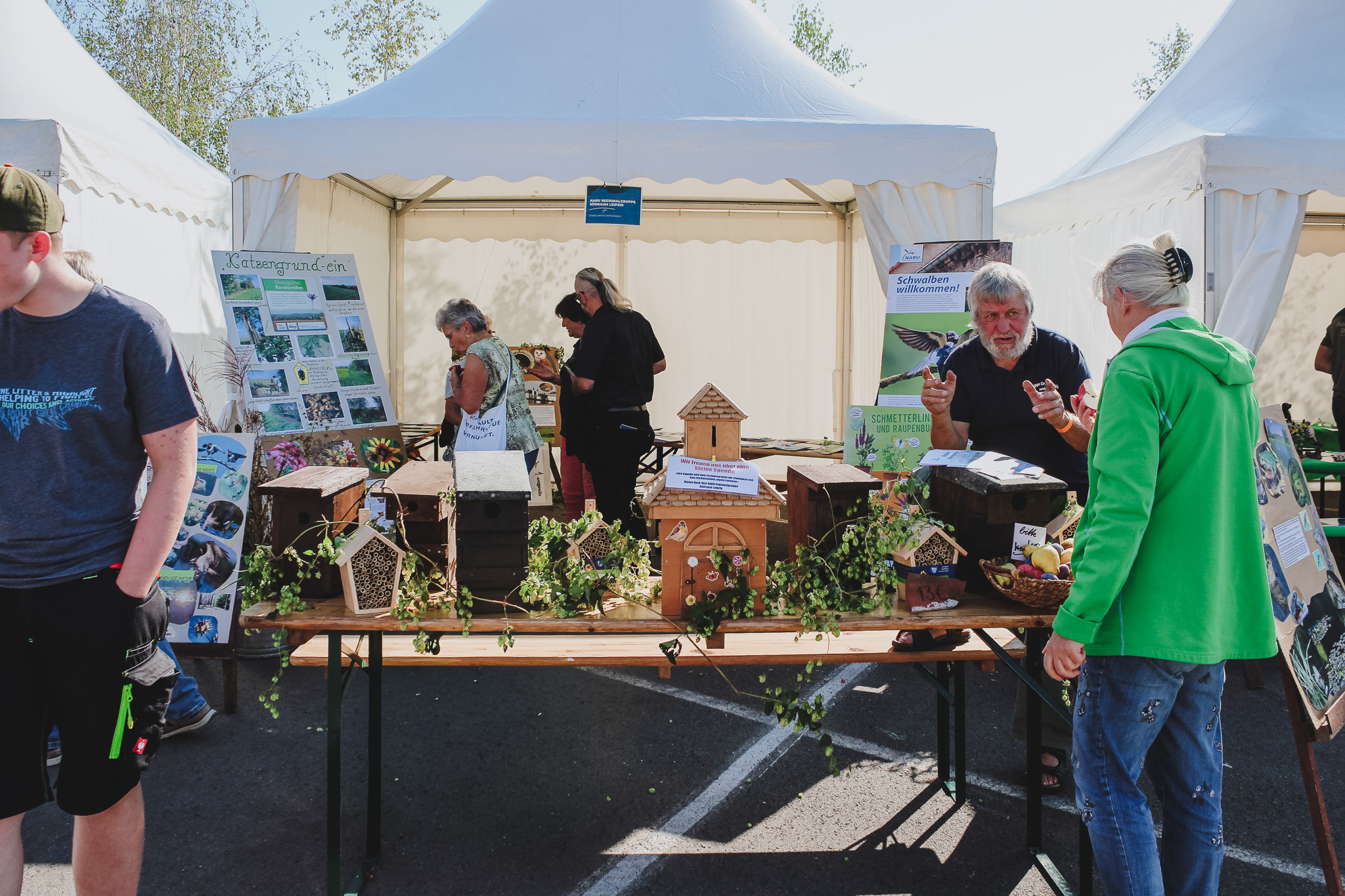 Tag der offenen Tür 2025 NABU Stand mit Insektenhotels beim Tag der offenen Tür 2025.